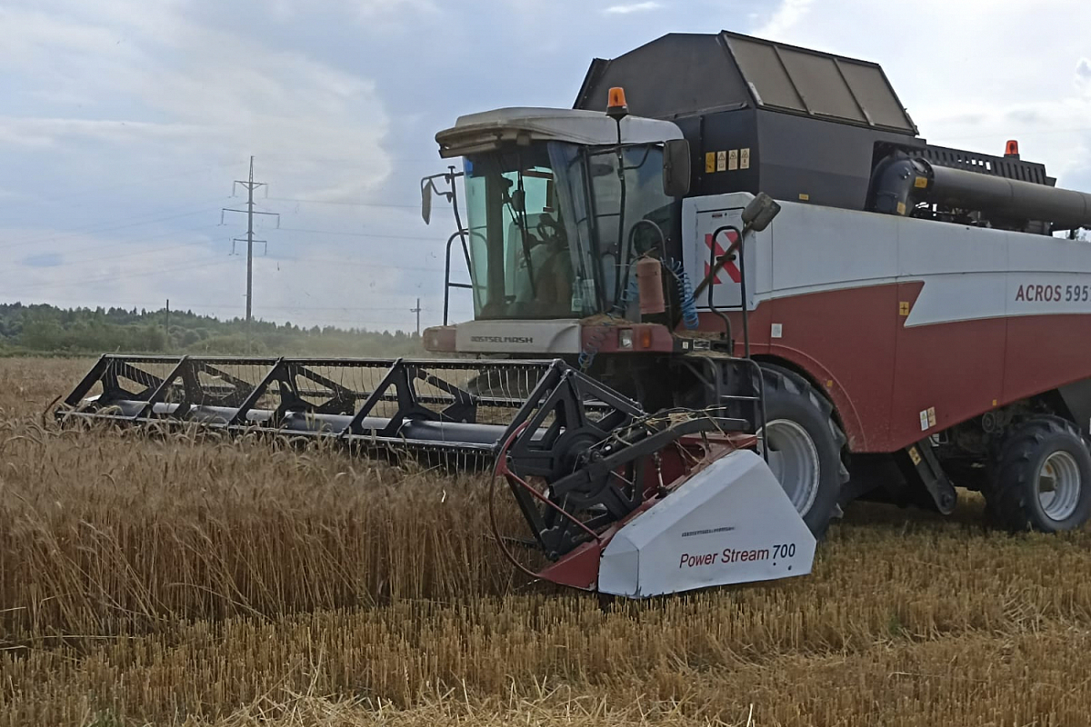 В Тверской области аграрии приступили к уборке озимой пшеницы: Всего в текущем году предстоит убрать 16,48 тысяч га озимых культур.